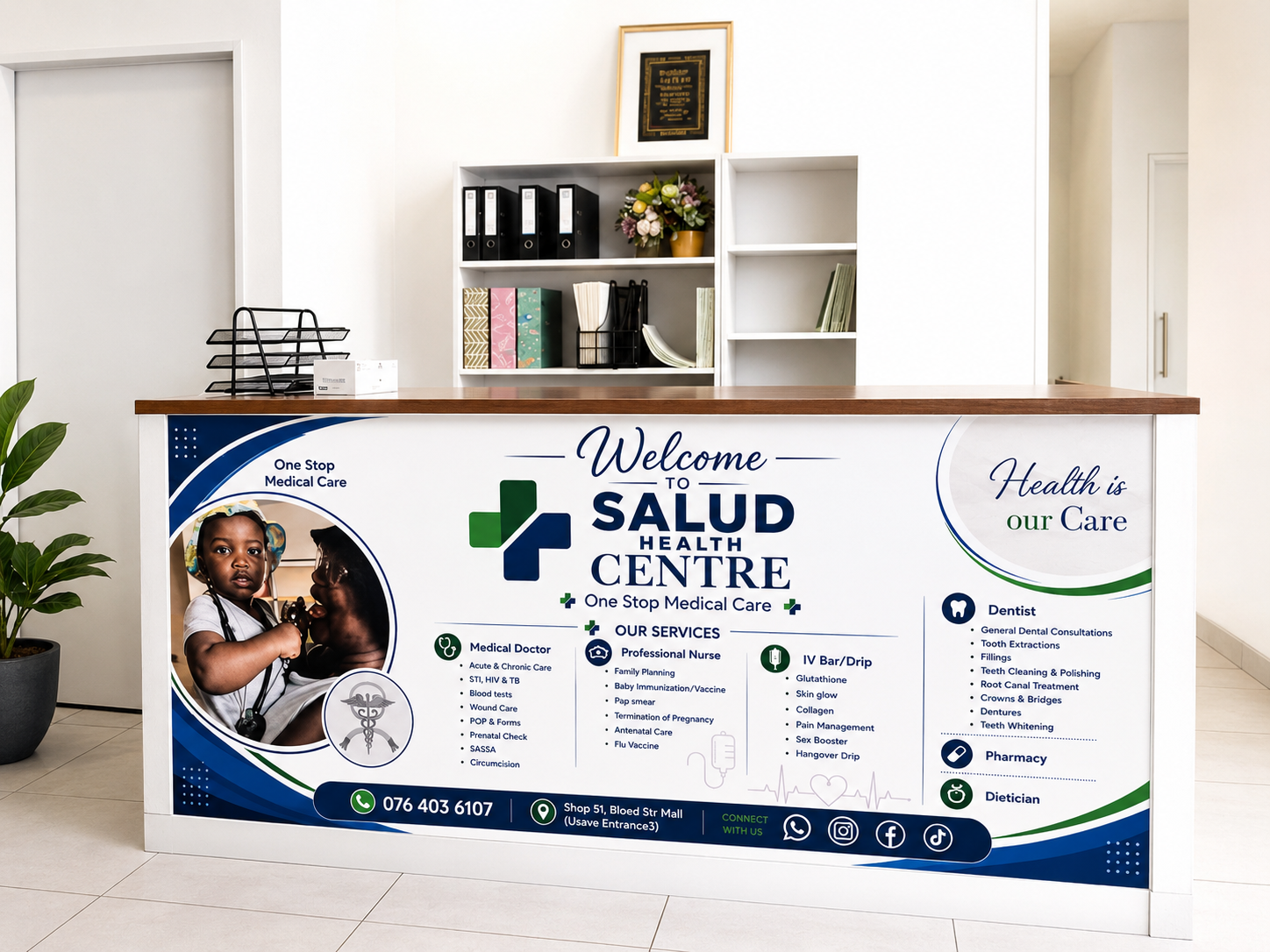 Welcoming reception and waiting area at Salud Medical Centre